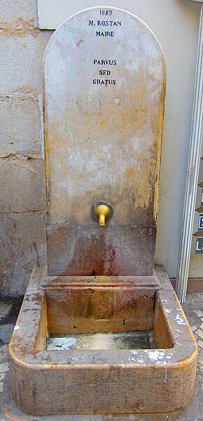 File:Fontaine rostan Antibes.JPG