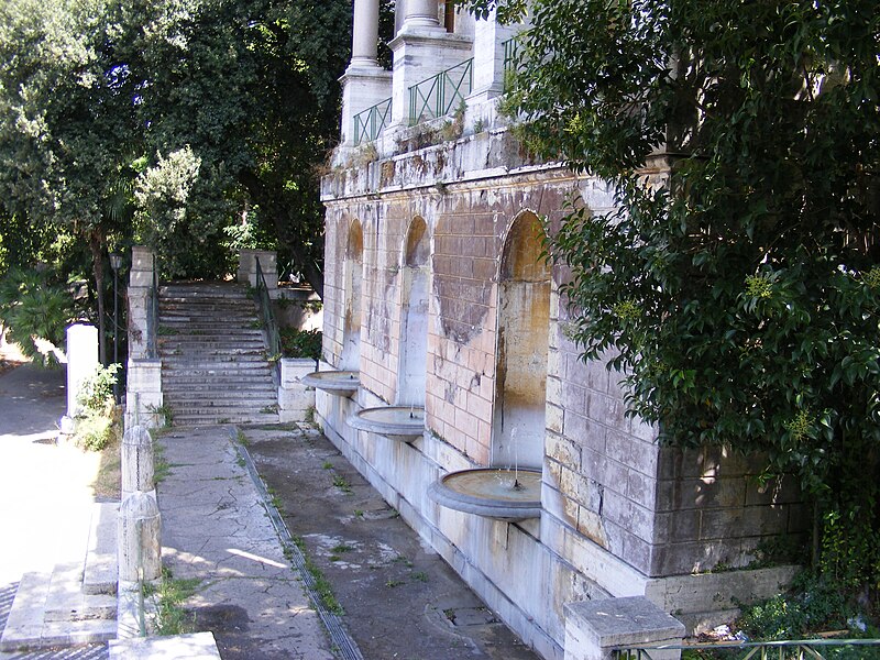 File:Fontana Mostra dell'Acqua Vergine (Salita del Pincio) - nieches, Viale Gabriele D'Annunzi, Pincio, Rome.jpg