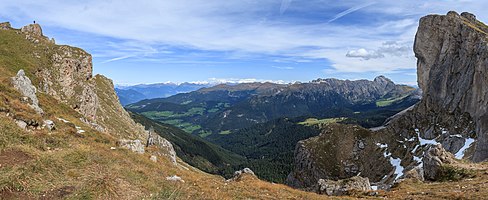 View from the Forcella del Pana (Seceda) over the Lüsner Berge with the Plose to the Zillertal Alps