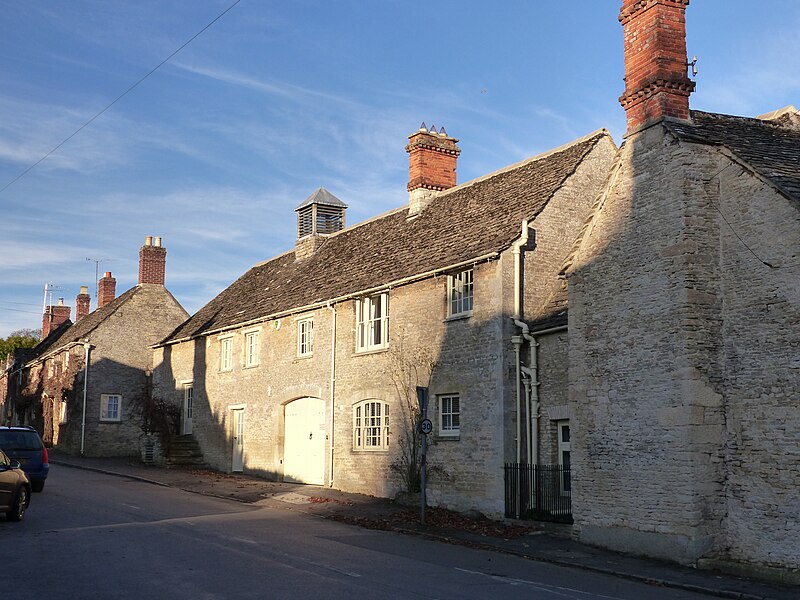 File:Former malthouse, Coln St. Aldwyns.jpg