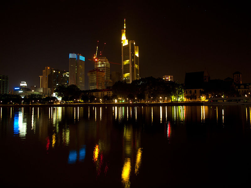 File:Frankfurter Skyline bei Nacht.jpg