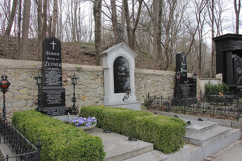 File:Friedhof Mödling Zeynek 9908.JPG