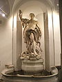 Statua di Ercole in un grande magazzino al Palazzo del Melograno, piazza Campetto