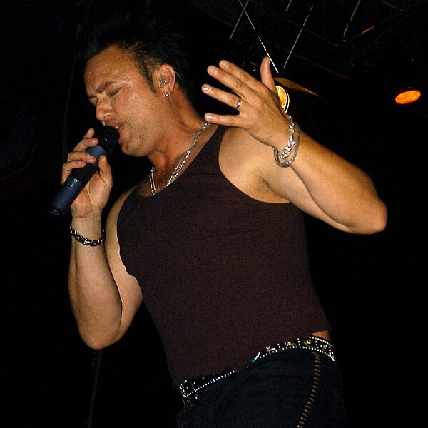 File:Geoff Tate, Queensryche, Polo Festival in Düsseldorf, Germany, Tribe Tour 2004.jpg