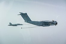 Eine A400M des LTG 62 betankt eine EA-18G Growler der U.S. Navy über der Ägäis am 1. März 2022.