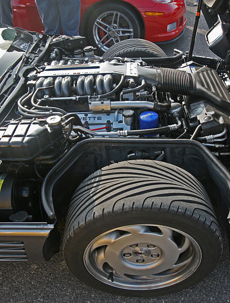 File:Goodwood Breakfast Club - Chevrolet Corvette engine - Flickr - exfordy.jpg