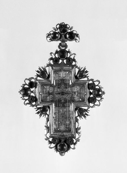 File:Gottfried Torboch - Jeweled Cruciform Watch with Rock Crystal Case - Walters 5827.jpg