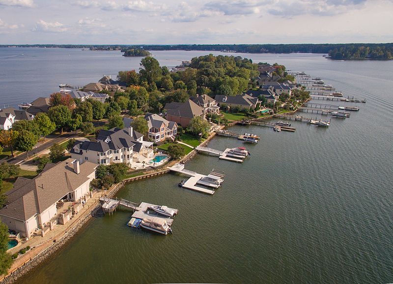 File:Governors Island, Lake Norman, NC.jpg