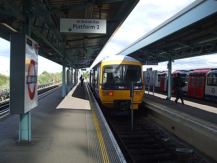 Bay platform at Greenford station