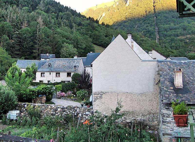 File:Guchen, rue Carrère Poque.jpg