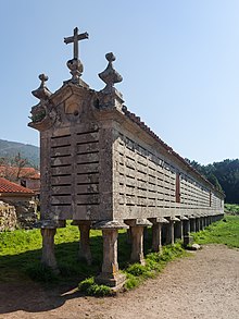 Un hórreo en Carnota, Provincia de La Coruña. Se trata de una especie de granero típico del norte de España