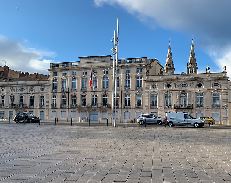 File:Hôtel de ville de Mâcon depuis l'esplanade Lamartine - janvier 2021.jpg