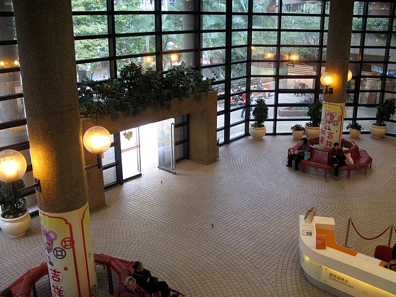 File:HK Tin Yiu Shopping Centre Void.jpg