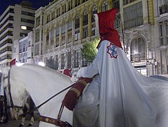 Cofrade de las Siete Palabras a caballo