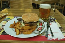 A Spanish combination meal, consisting of a hamburger, French fries and a beer Hamburguesa (Plato combinado).jpg