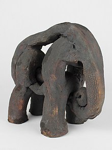 Sosok gajah yang terbuat dari tebal diekstrusi tanah liat.