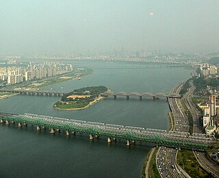 <span class="mw-page-title-main">Hangang Bridge</span> Road bridge in Seoul, South Korea