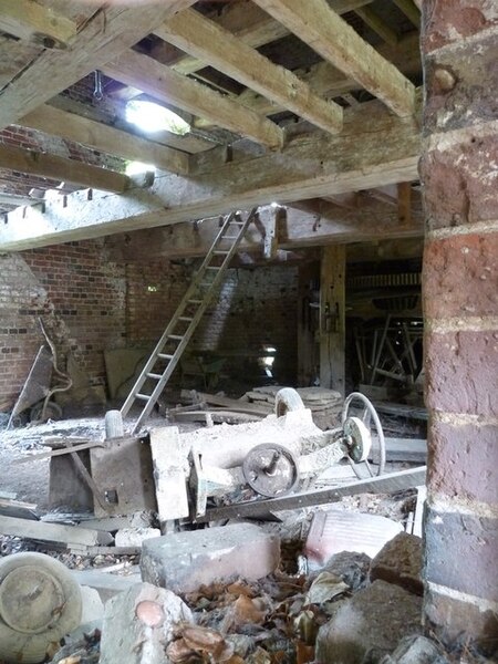 File:Harvington Watermill - the interior - geograph.org.uk - 2534805.jpg