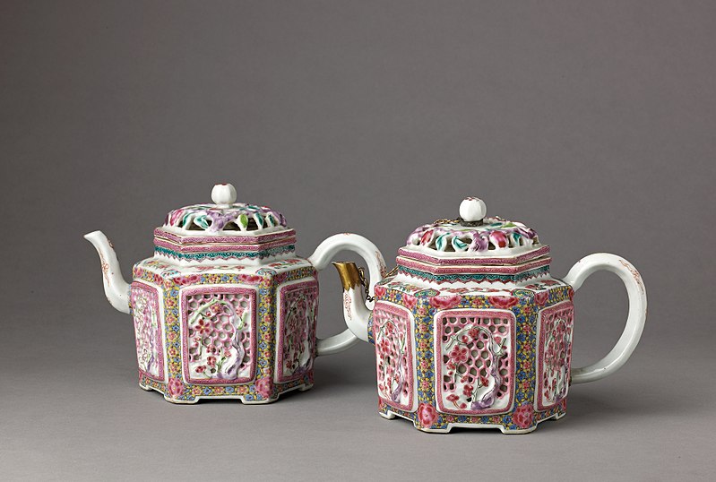 File:Hexagonal teapot or winepot (pair with 1975.1.1706) MET SLP1706L 1707R-1.jpg