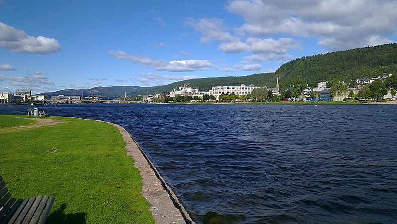 File:Holmen i Drammen - panoramio.jpg