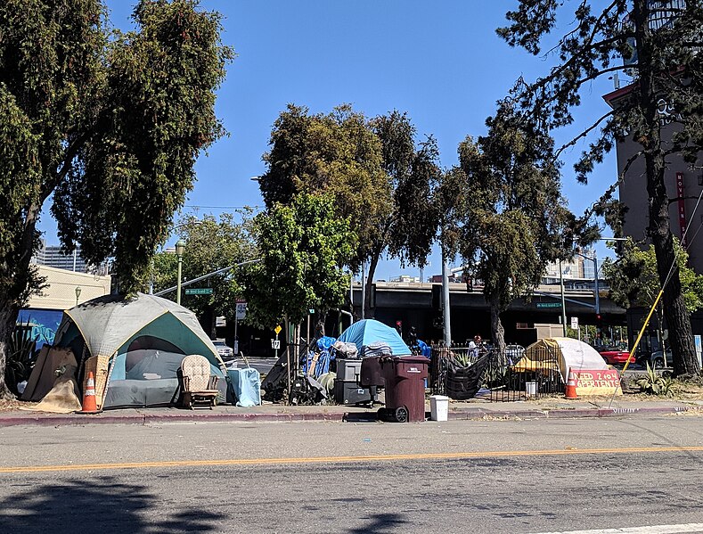 File:Homeless encampment in Oakland near I-980 (cropped).jpg