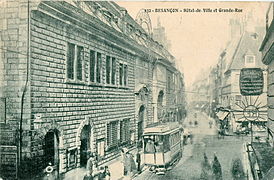 Vers 1908, devant l'ancien Hôtel-de-Ville ...
