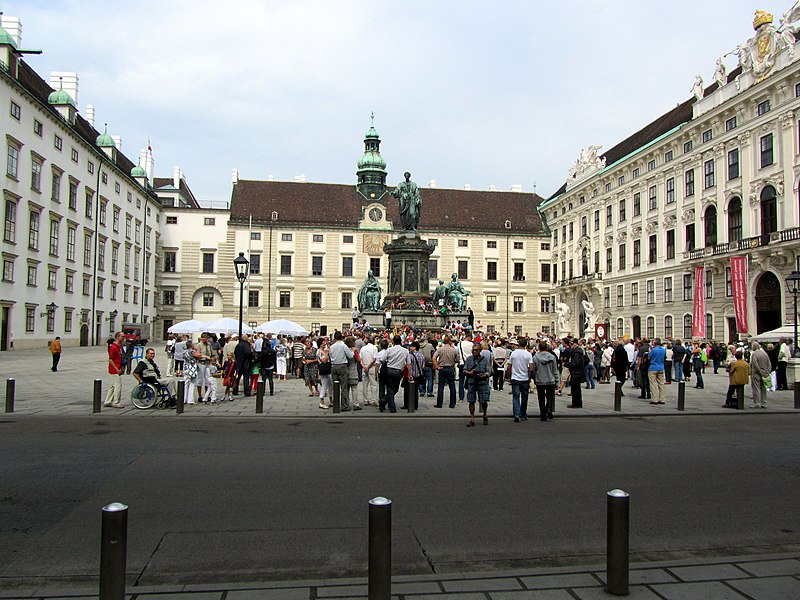 File:In der Burg, Hofburg Palace (6363250581).jpg