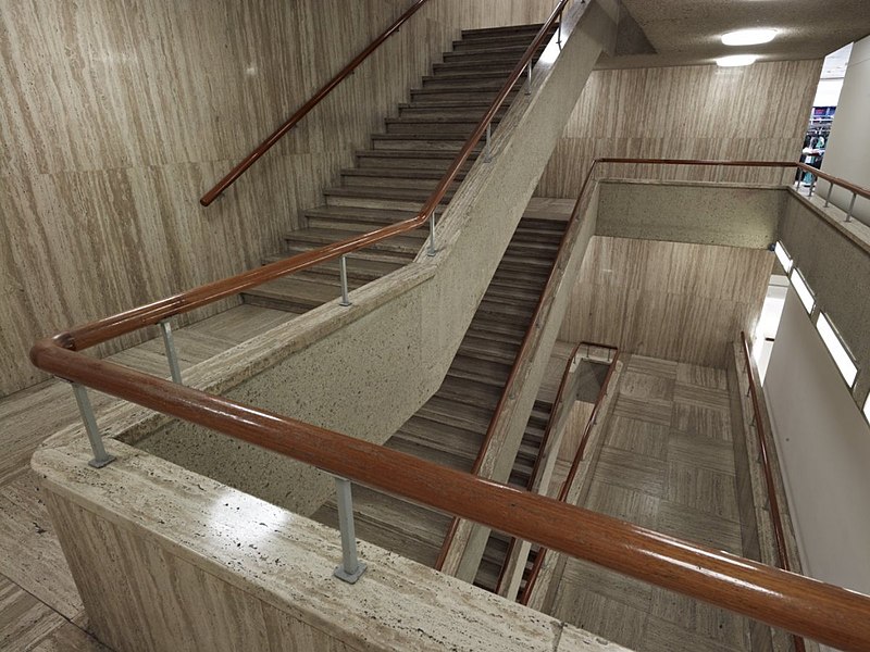File:Interieur overzicht trappenhuis - Rotterdam - 20533921 - RCE.jpg