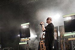 Iso H esiintymässä Pipefestissä vuonna 2010.