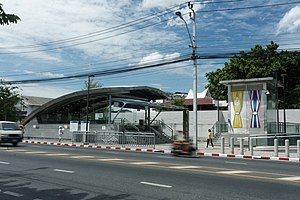 イサラパープ駅