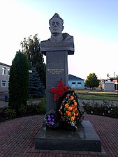 Пам'ятник Івану Черняховському біля залізничного вокзалу