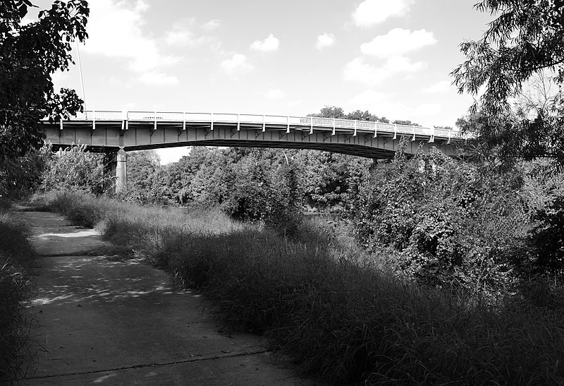 File:Jensen Drive (Hill Street) Bridge over Buffalo Bayou, Houston, Texas 1310261109 (10577189495).jpg