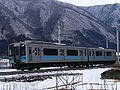 海ノ口駅 - 稲尾駅間を行く普通列車 （2004年3月20日）
