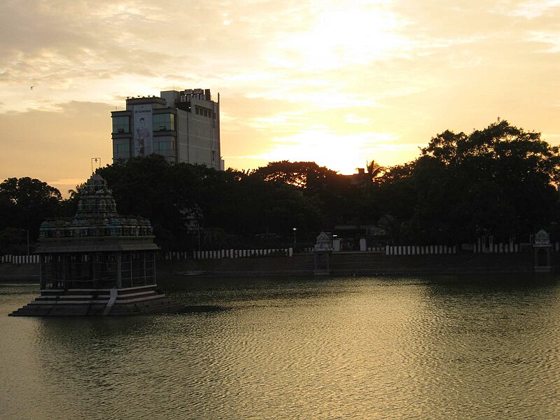 File:Kabaleeswar Temple Tank.jpg