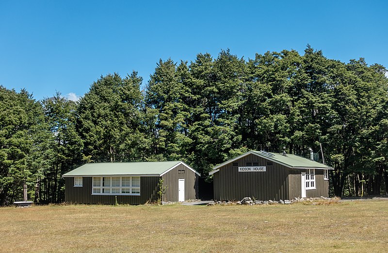 File:Kidson Lodge by Woolshed Hill, Canterbury, New Zealand.jpg