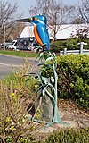 Kingfisher sculpture, North Leatherhead, Surrey.jpg