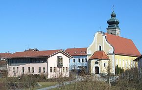Kirche und Rathaus von Patersdorf.JPG