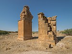 Pieds droits de la porte minée du Sud