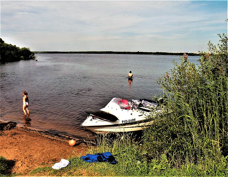 File:Lachta lake.jpg