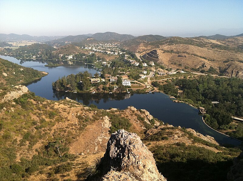 File:Lake Sherwood with Hidden Valley in Distance.jpg