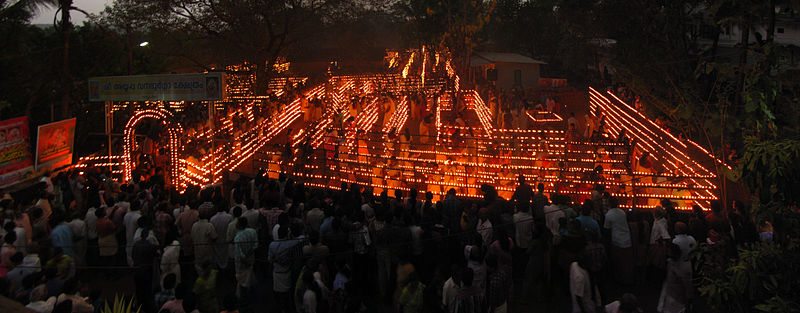 File:Laksham Deepam at Ayyappa Vanadurga Temple, Naduvil.jpg