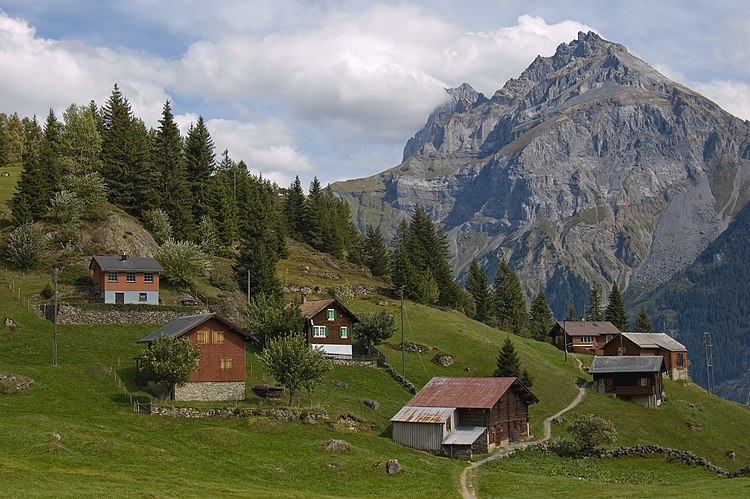 Вид на Хли-Виндгеллен (2986 м, на переднем плане) и Гросс-Виндгеллен (3188 м, вдали) (кантон Ури, Швейцария)