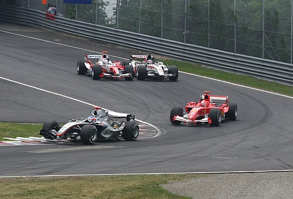 The battle for fifth place continues on lap 4 as Kimi Räikkönen leads Michael Schumacher, and just behind Jarno Trulli attempts a move on Takuma Sato 