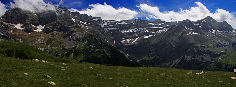 File:Le Cirque de Gavarnie vu depuis le plateau d'Alans.jpg