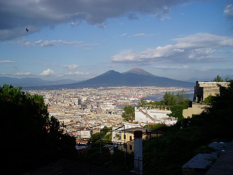 File:Le Vésuve, depuis Naples.jpg