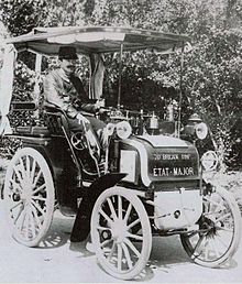 Le premier chauffeur automobiliste militaire, Joseph Journu sur Panhard en 1897 (manoeuvres du Sud Ouest, au sein du 18e corps).jpg