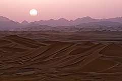 Perëndimi i diellit në Saharë, Fezanë