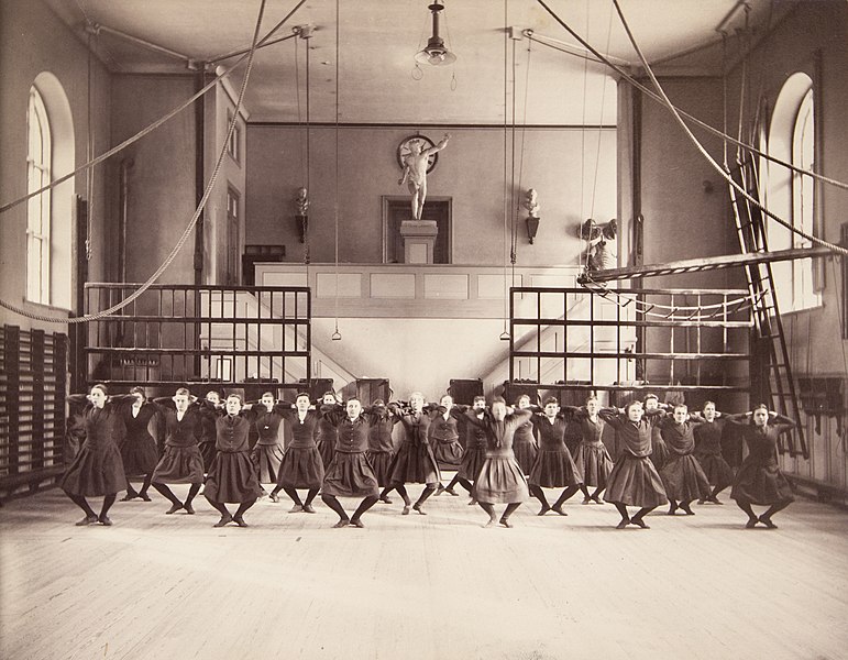 File:Linggymnastik Gymnastiska Centralinstitutet Stockholm ca 1892 0106.jpg