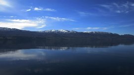 Dosya: Okanagan Gölü.webm'den görüldüğü gibi Erken İlkbaharda Küçük Beyaz