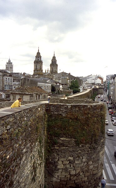 File:LugoVonDerStadtmauer2.jpg